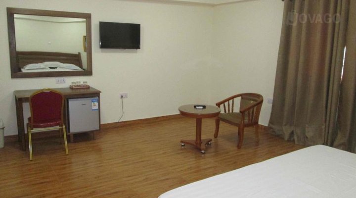 Ampomaah Tourist Hotel