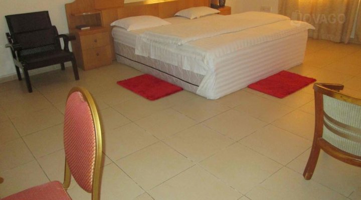 Ampomaah Tourist Hotel