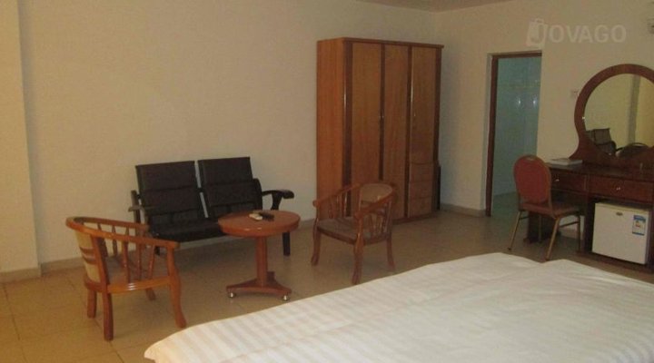 Ampomaah Tourist Hotel