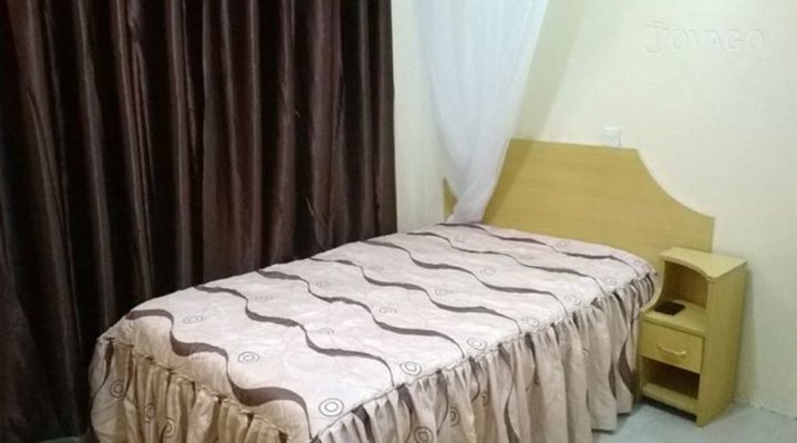 Benchmark Court Hotel