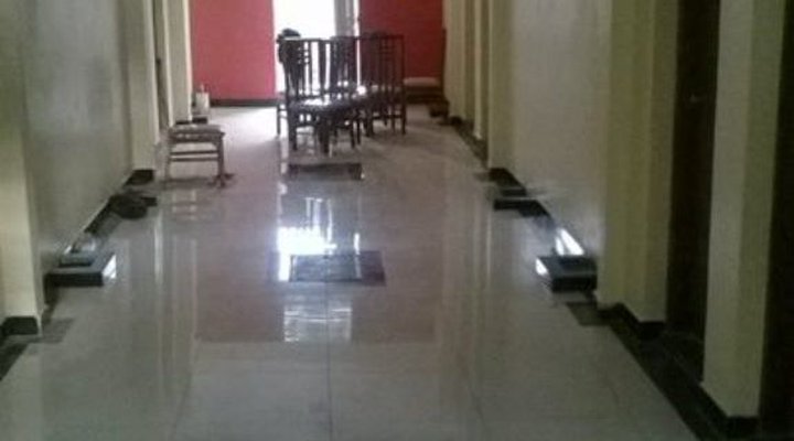 Benchmark Court Hotel