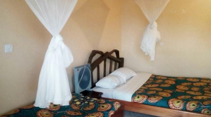 Tembo Safari Lodge