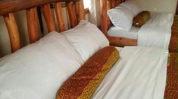 Tembo Safari Lodge
