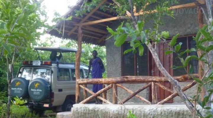 Mikumi African cottages
