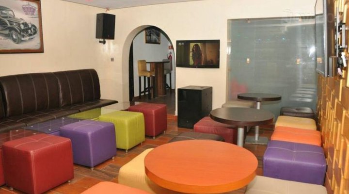 Double A Suites & Lounge