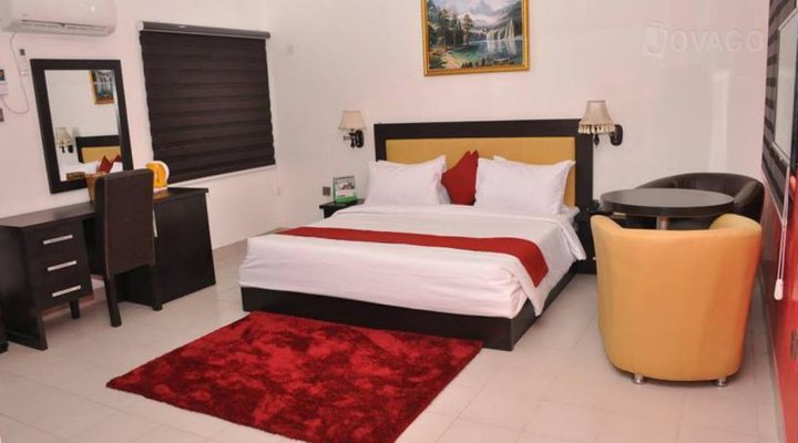 Double A Suites & Lounge