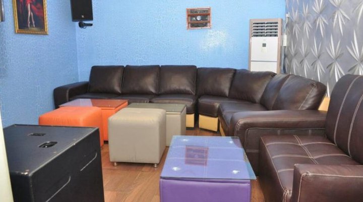 Double A Suites & Lounge