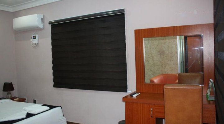 Double A Suites & Lounge