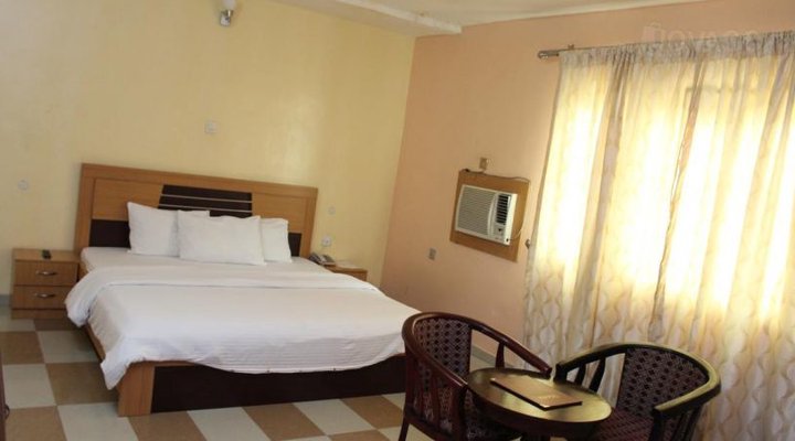 Pacific Hotel & Suites, Alakuko