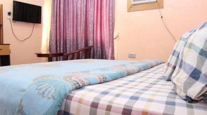 Pacific Hotel & Suites, Alakuko