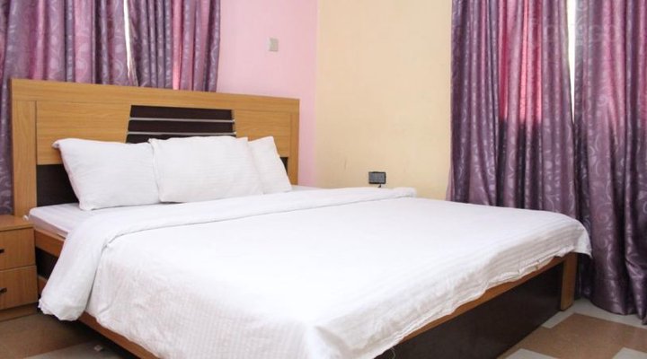 Pacific Hotel & Suites, Alakuko