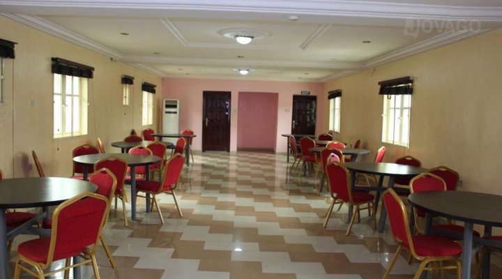 Pacific Hotel & Suites, Alakuko