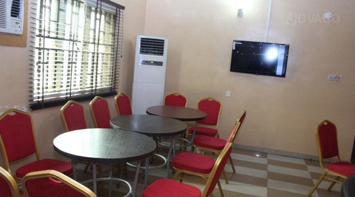 Pacific Hotel & Suites, Alakuko