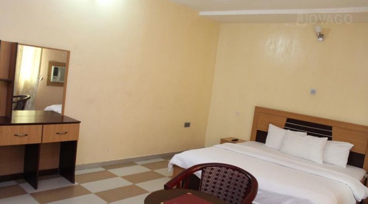 Pacific Hotel & Suites, Alakuko