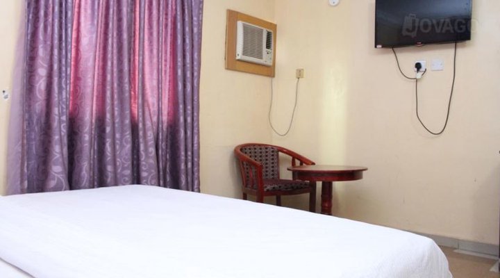 Pacific Hotel & Suites, Alakuko