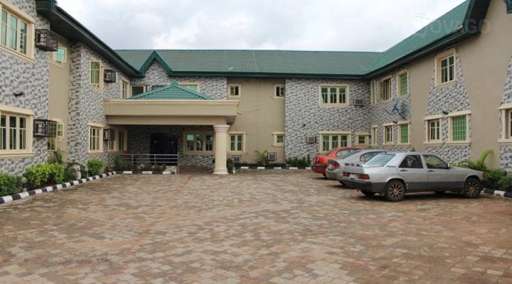 Pacific Hotel & Suites, Alakuko