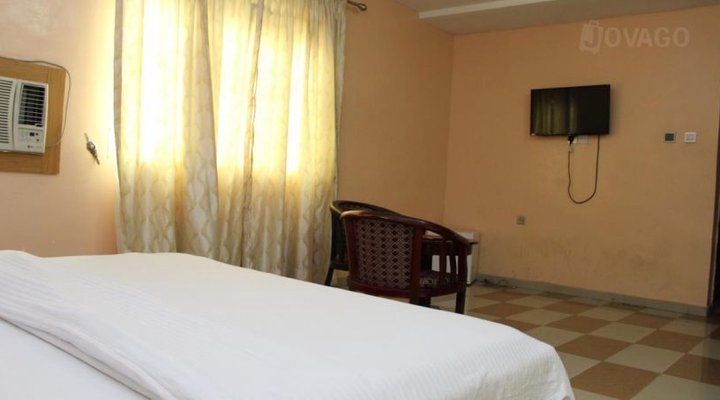 Pacific Hotel & Suites, Alakuko