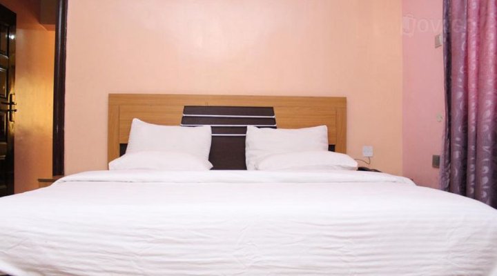 Pacific Hotel & Suites, Alakuko