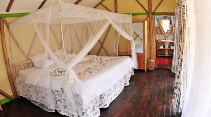 Lake Bunyonyi Rock Resort