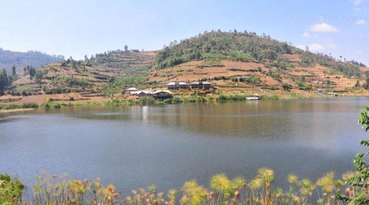 Lake Bunyonyi Rock Resort