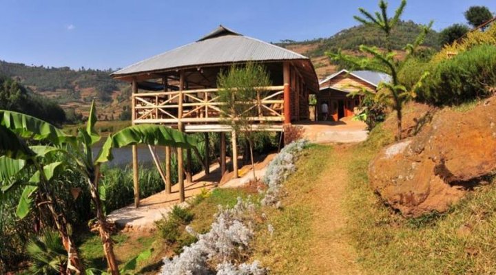 Lake Bunyonyi Rock Resort