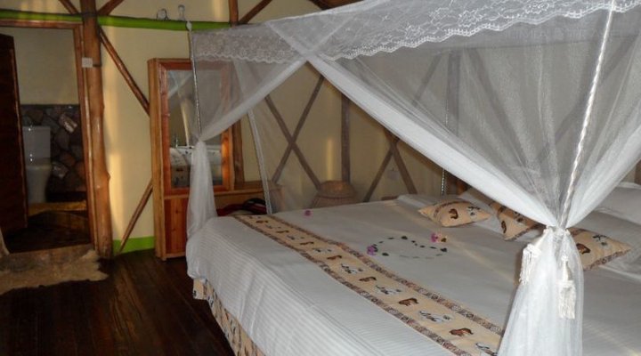 Lake Bunyonyi Rock Resort
