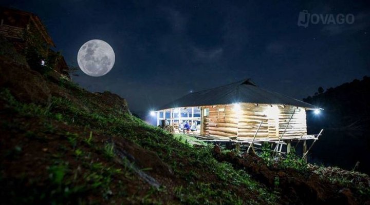 Lake Bunyonyi Rock Resort