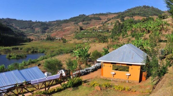 Lake Bunyonyi Rock Resort