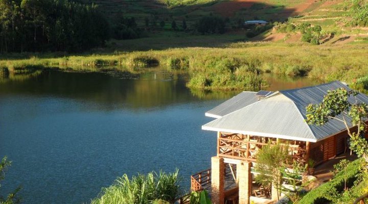 Lake Bunyonyi Rock Resort