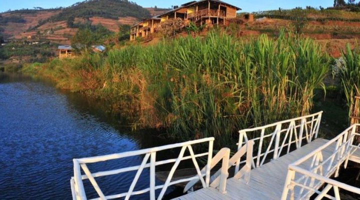 Lake Bunyonyi Rock Resort