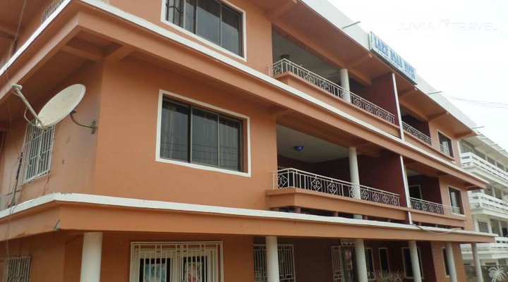 Lake Road Hotel
