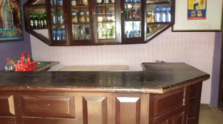 Lake Road Hotel