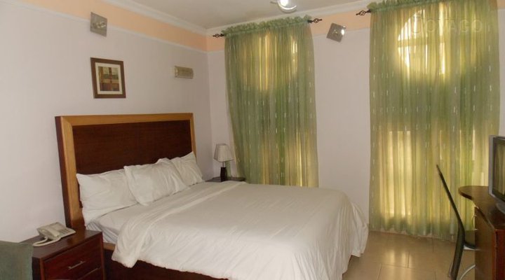Royal Cedars Hotel and Apartment