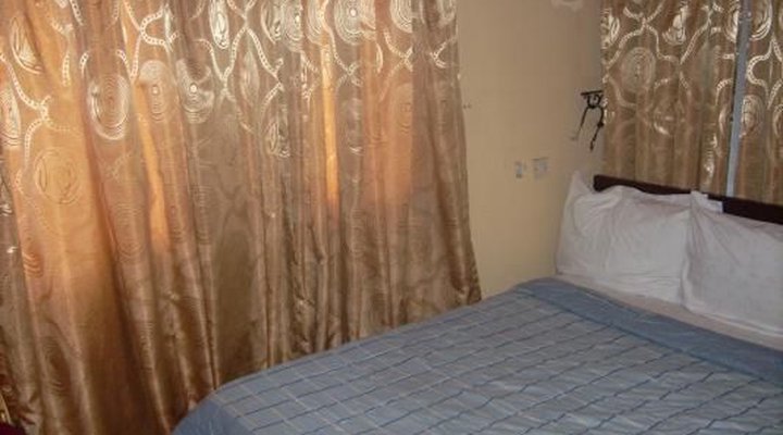 Derose Palace Suites & Bar