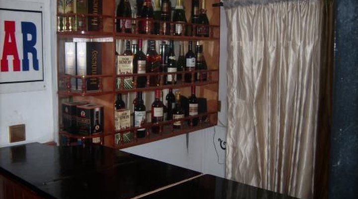 Derose Palace Suites & Bar