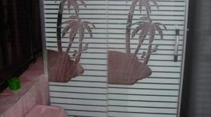 Derose Palace Suites & Bar