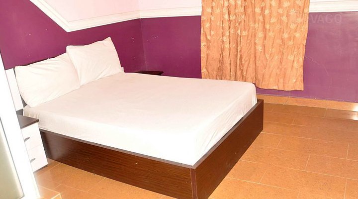 Fairmont Suites & Lounge