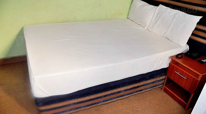 Fairmont Suites & Lounge