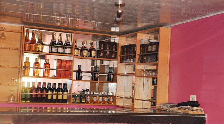 Fairmont Suites & Lounge