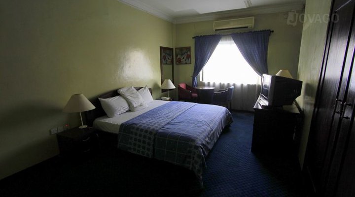 Aquatic Hotel and Water Parks
