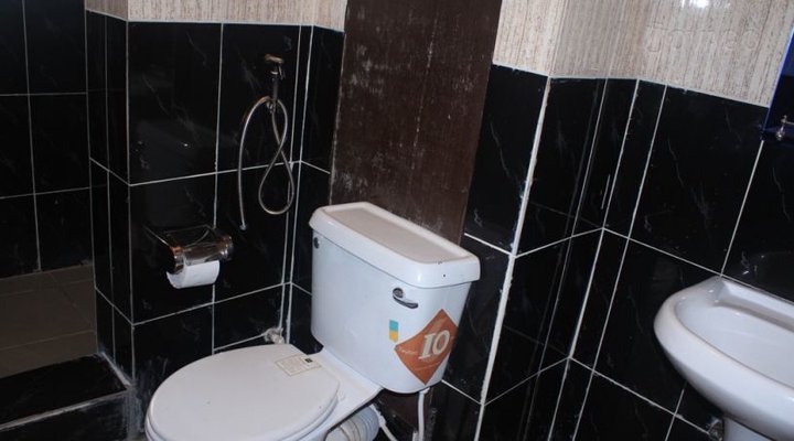 Divine Fountain Hotel Ajao Estate