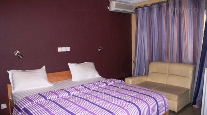 Divine Fountain Hotel Ajao Estate