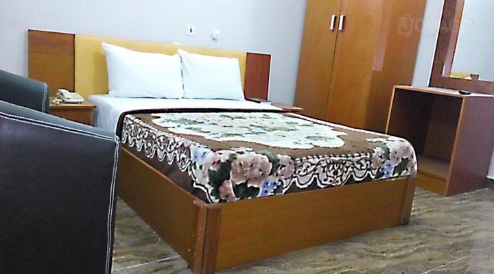 Governor's Hotel and Apartments