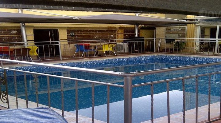 Larryshine Hotel & Suites