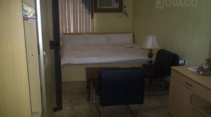 Larryshine Hotel & Suites