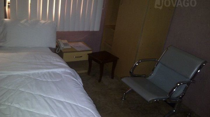 Larryshine Hotel & Suites