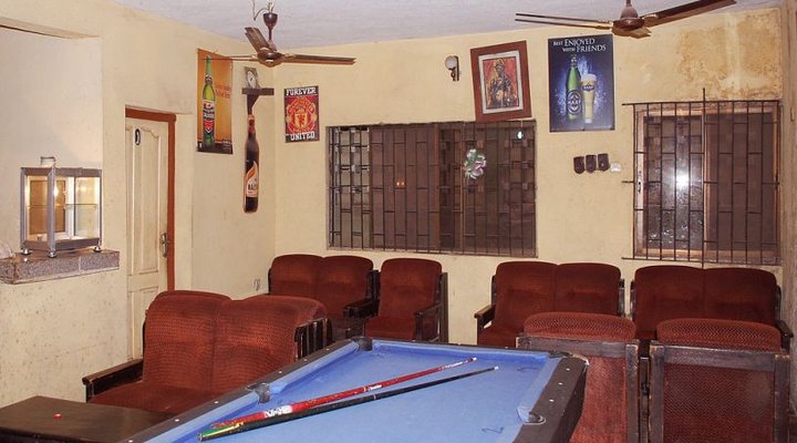 De Legacy Hotel & Suite