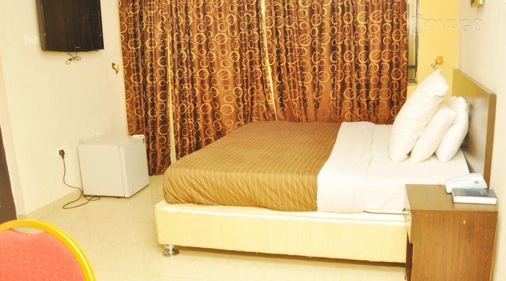 Potter's Continental Suites