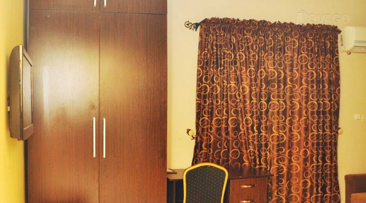 Potter's Continental Suites