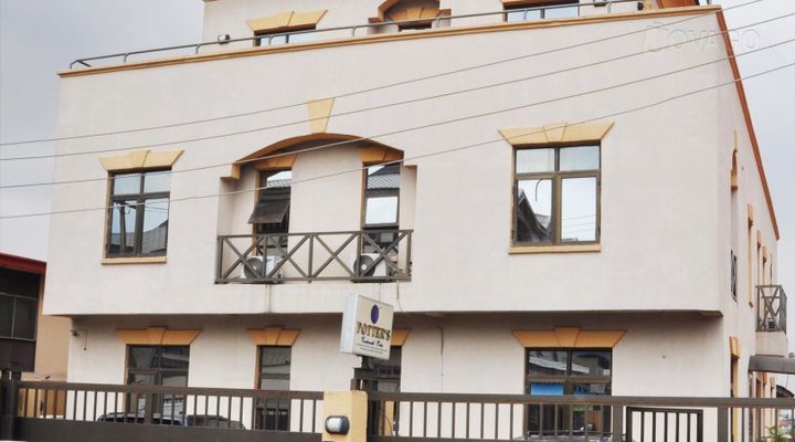 Potter's Continental Suites